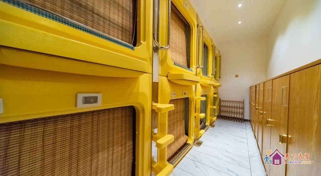 八人太空舱床位房(公共卫浴)