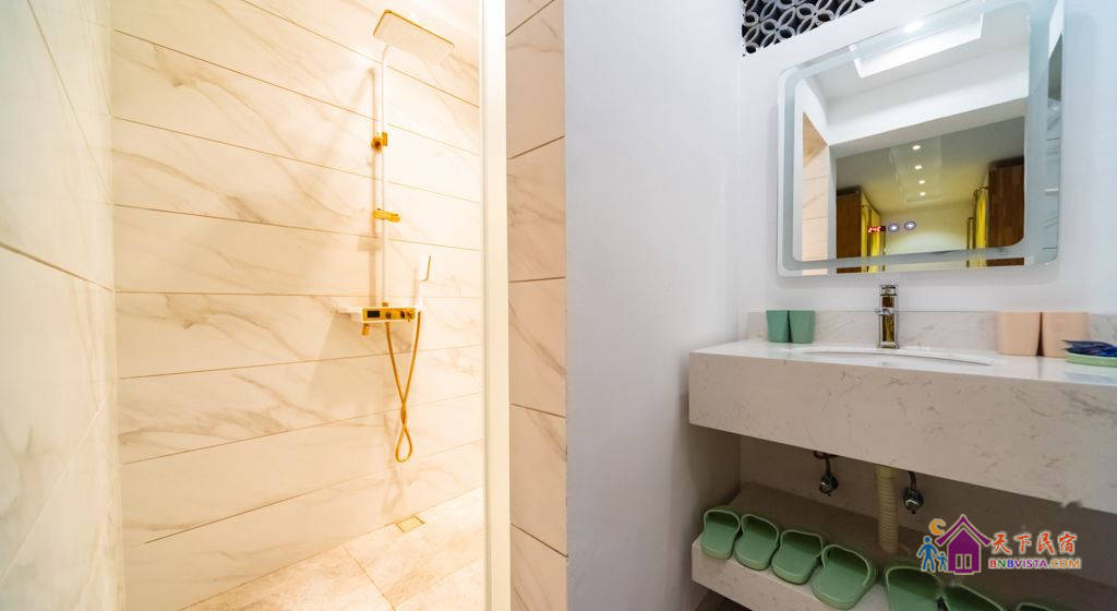 四人太空舱床位房(公共卫浴)