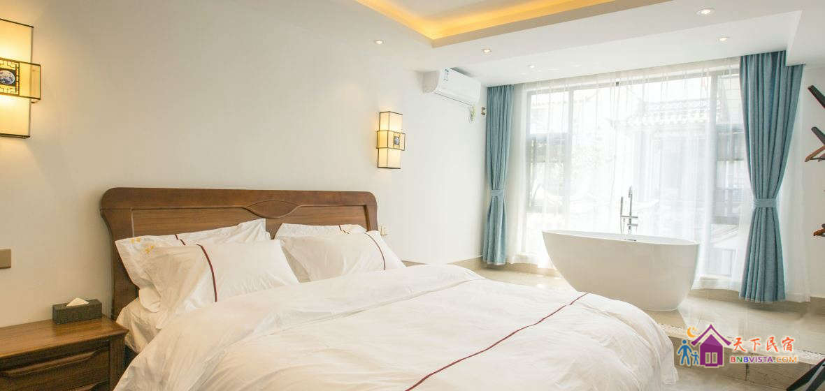 前院浪漫大床房