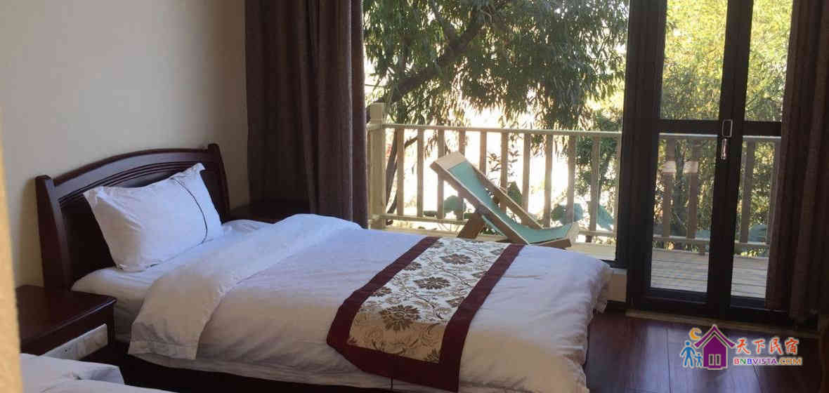 一楼独立露台阳光海景双床房