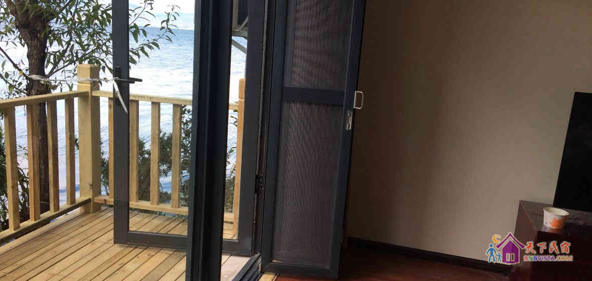 一楼独立露台阳光海景大床房