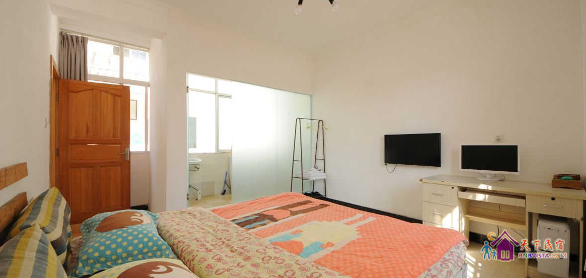 恋月大床电脑房