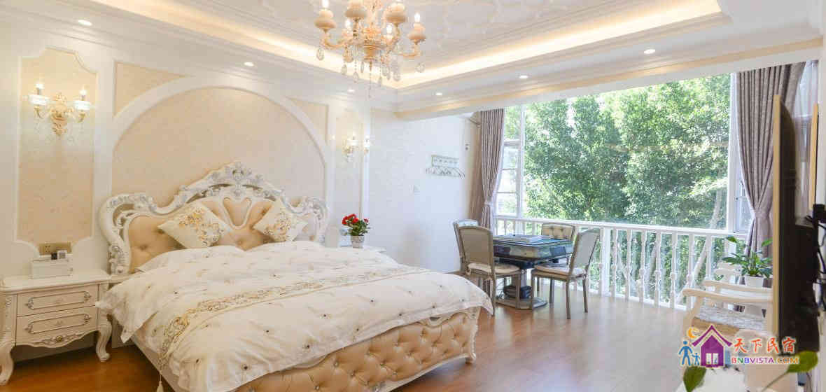 粉色迷情观景房