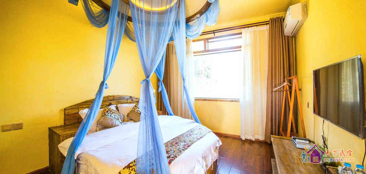 情深意长圆床房