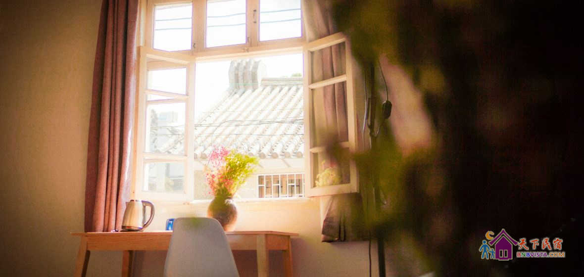 极简风榻榻米阳光大床房