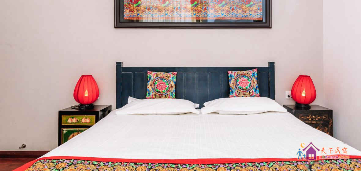 后院宽敞大床房