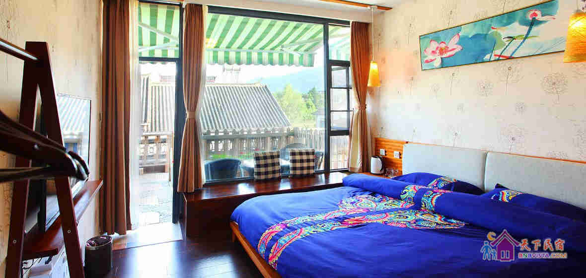 山色傍山依水大床房