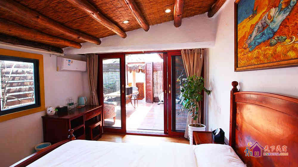 仰观山色大床房