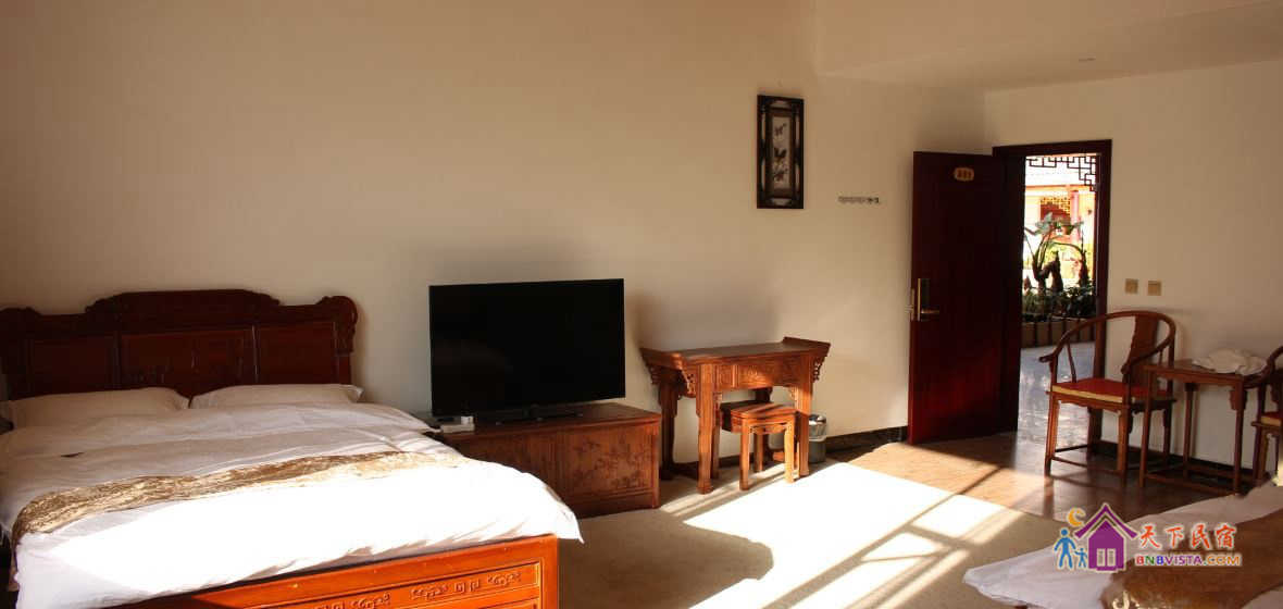 丹霞似锦三人间