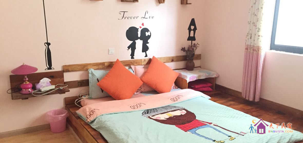 榻榻米温馨大床房