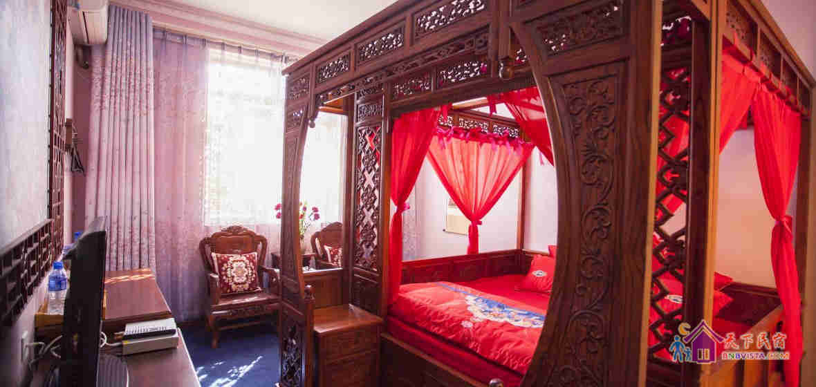 锦绣未央雕花大床房