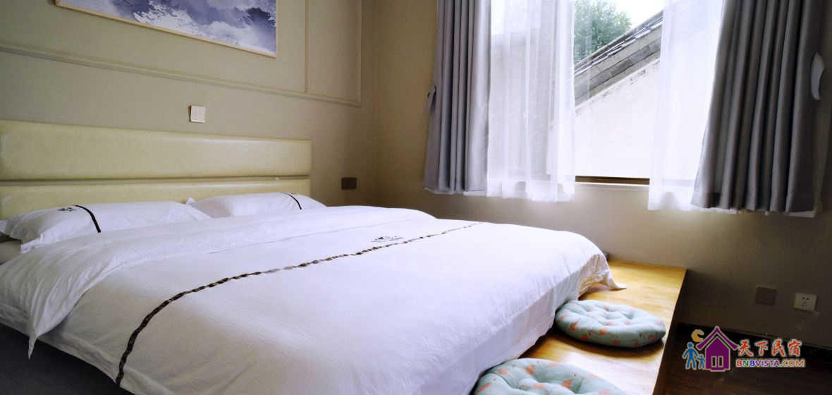 灯火阑珊榻榻米大床房