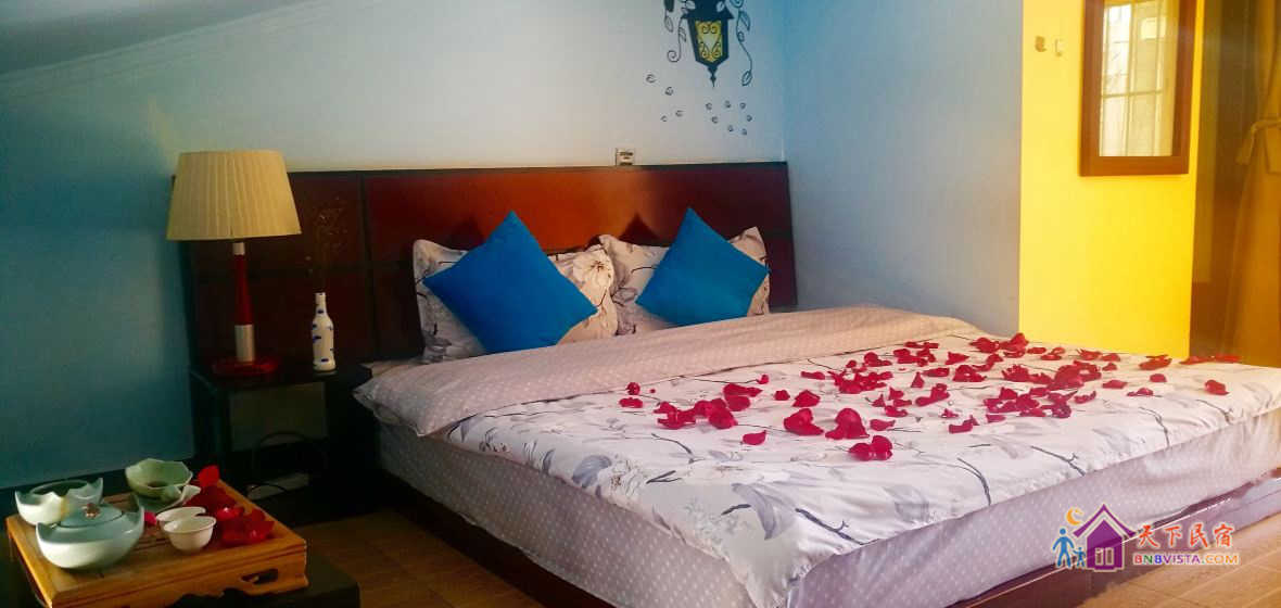 三楼斜顶大床房