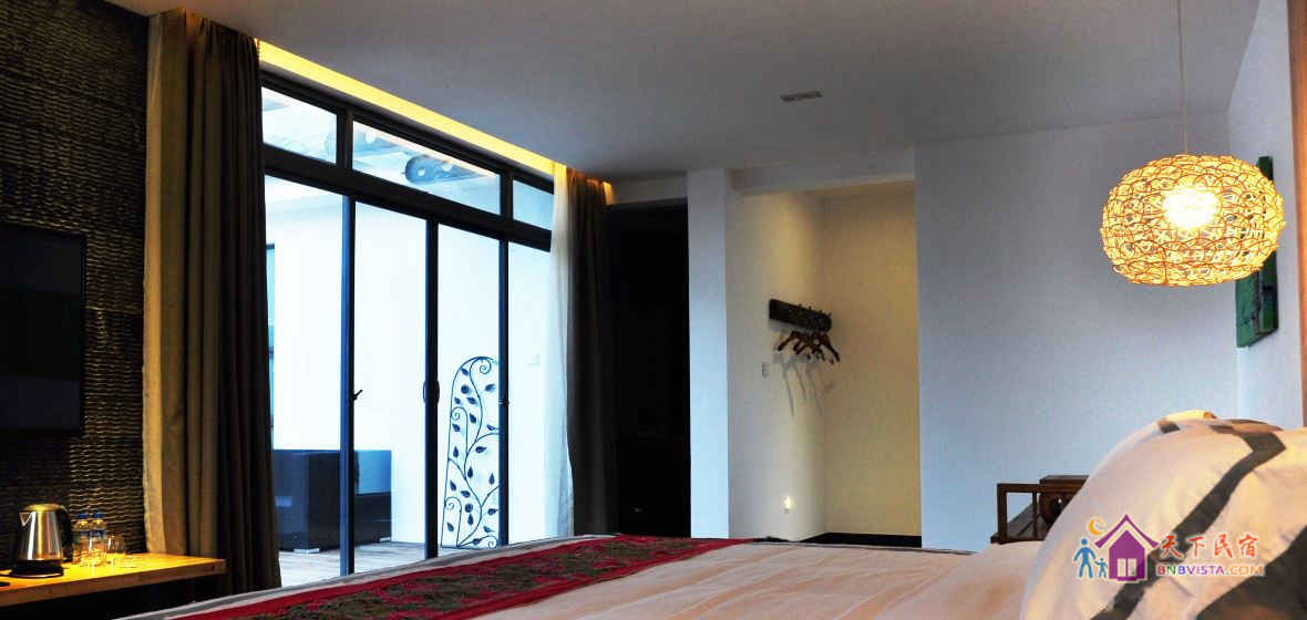 山景露台大床房A