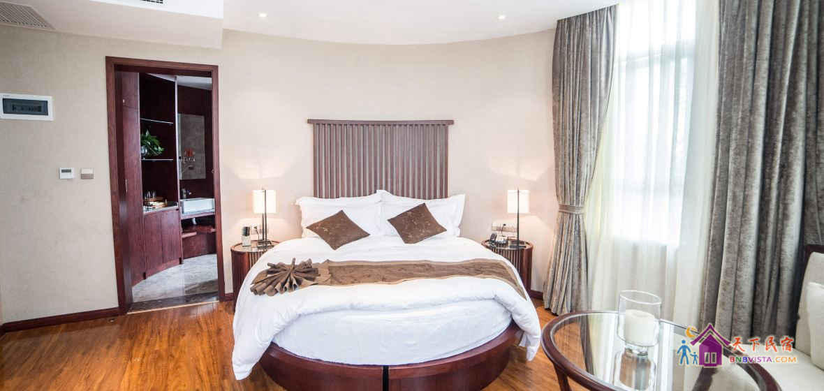 融居豪华大床房