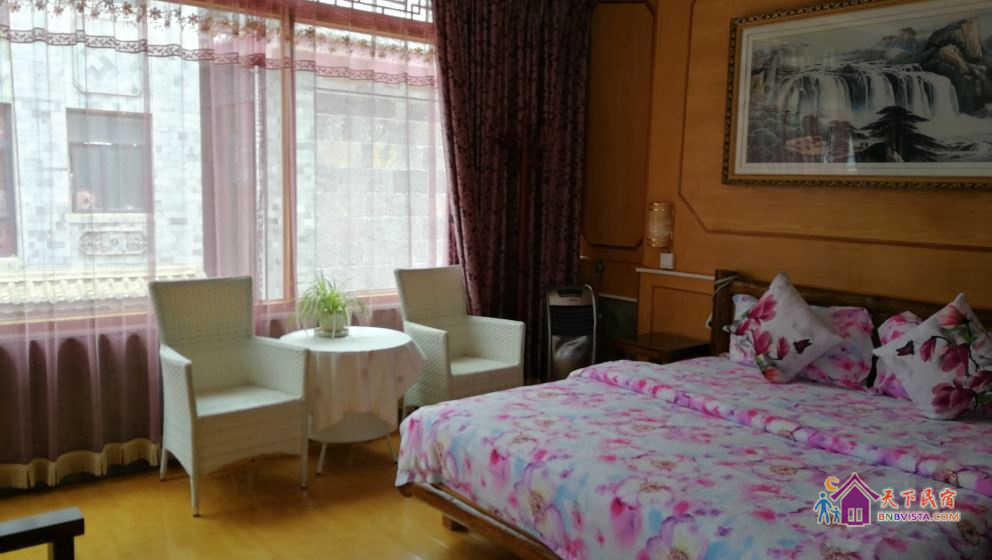 朝阳豪华大床房