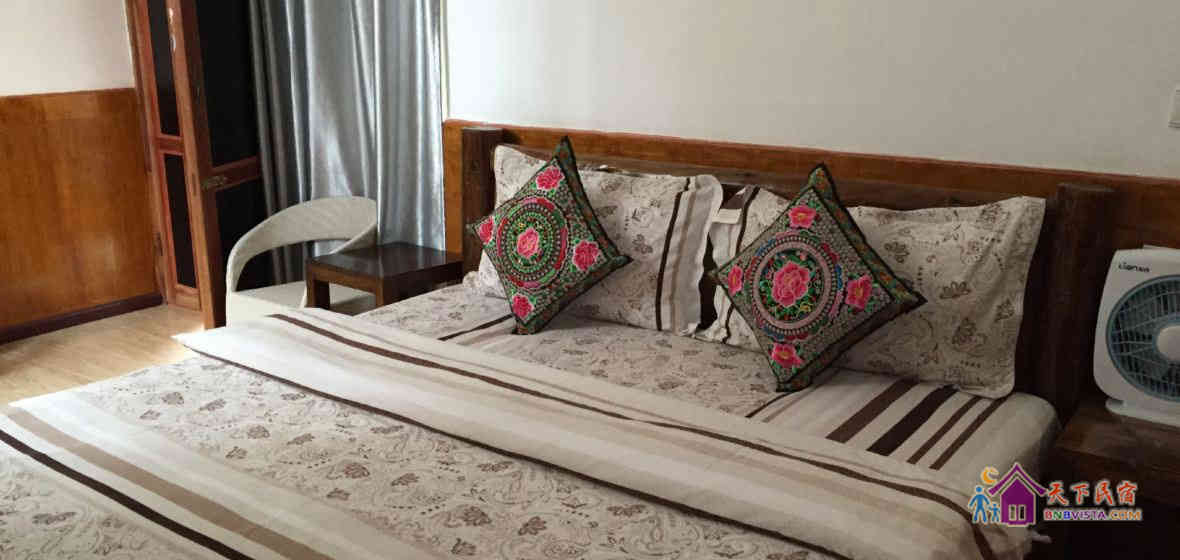 开心蓝天阳光大床房