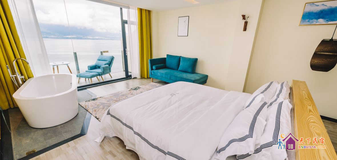 智能山海景阳台大床房
