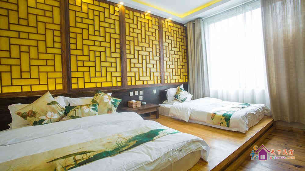 钟灵毓秀.双床房