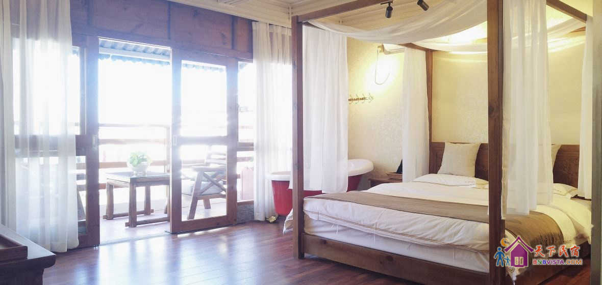 阳台院景大床房