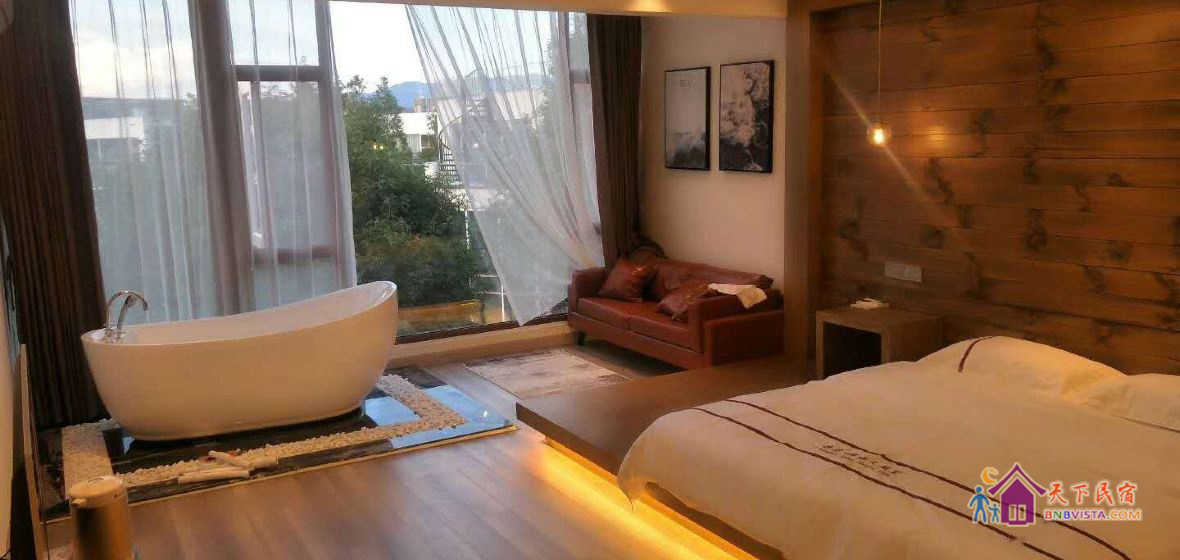 榻榻米浴缸大床房