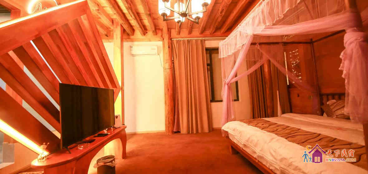 绮红轩木制大床房