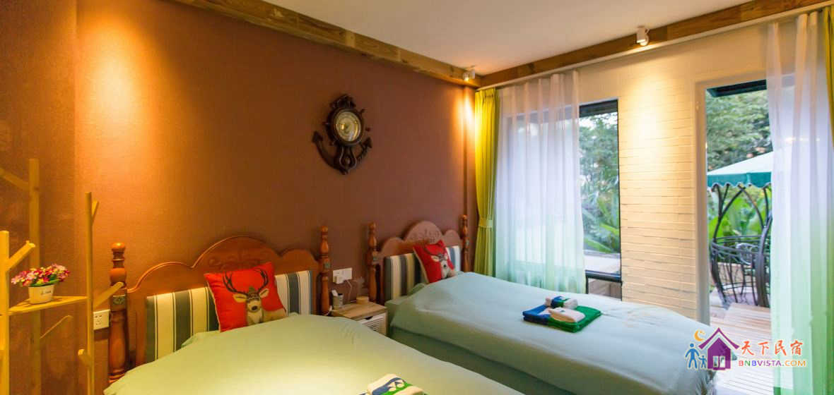 坐拥花园双床房