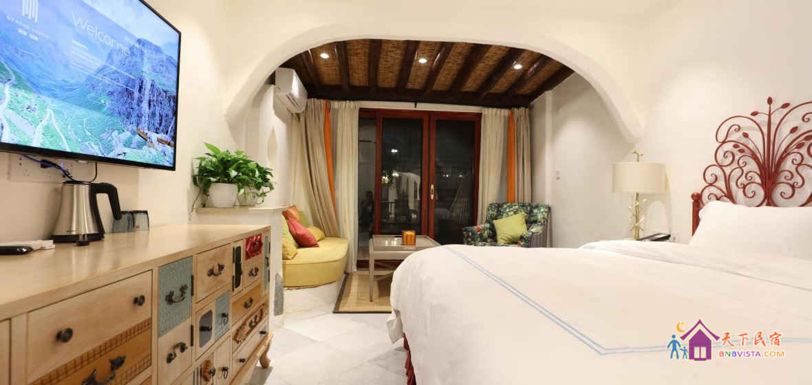 悦已泳池大床房