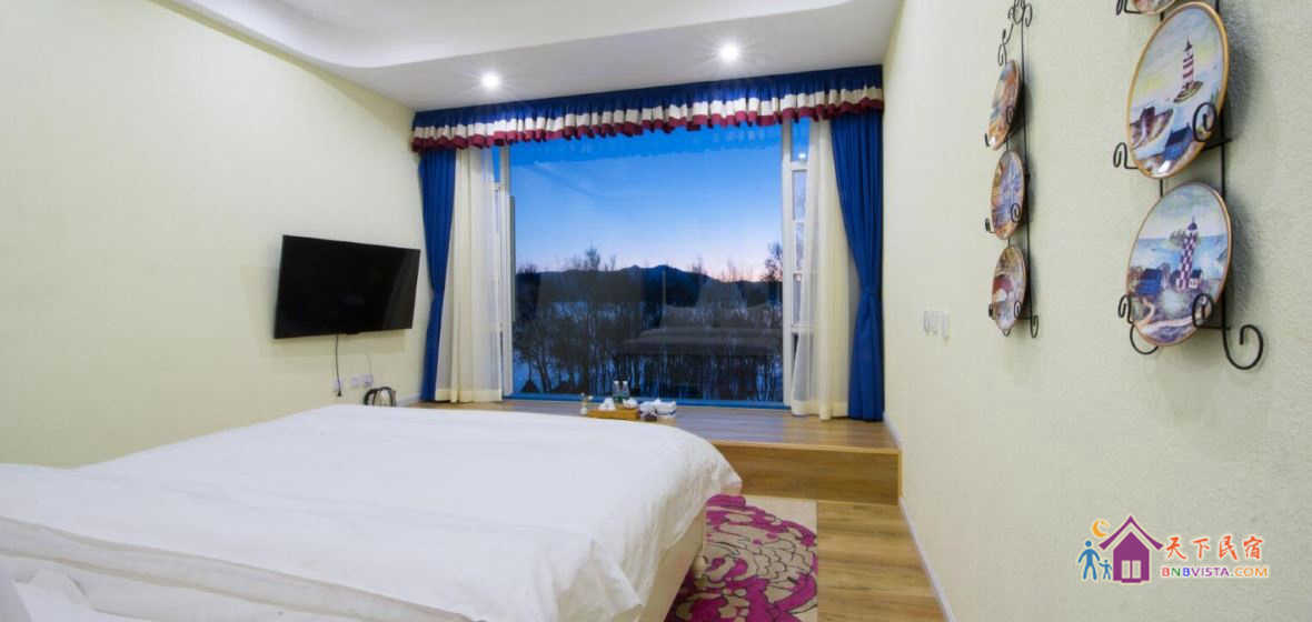 林荫海景大床房