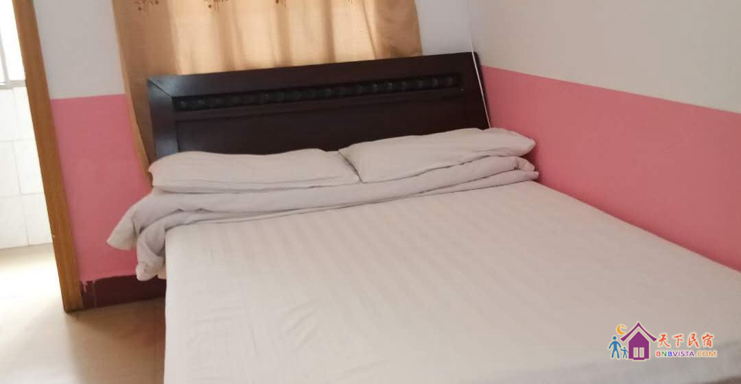 普通大床房(公共卫生间)(无法洗浴)