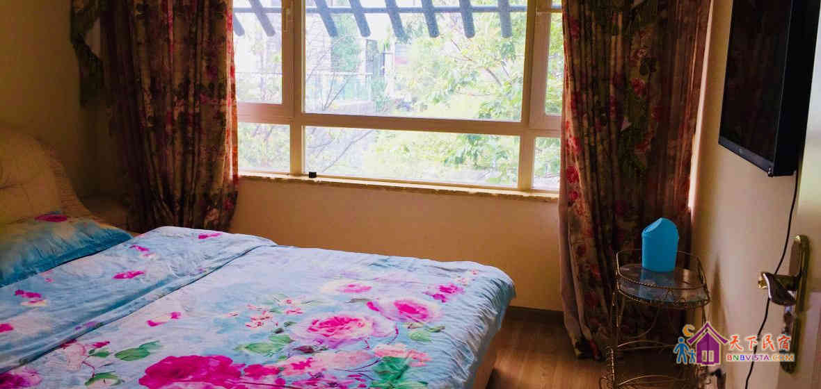 一抹嫣红山景双人房