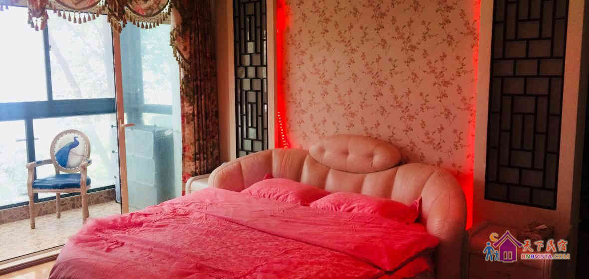 樱红满园山景双人房