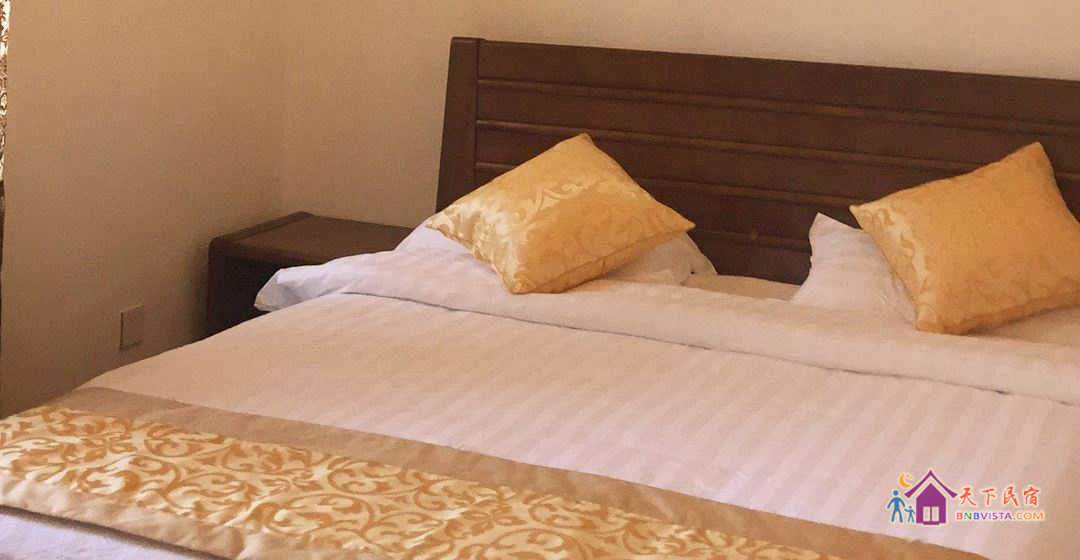 侧海景原木坡顶大床房