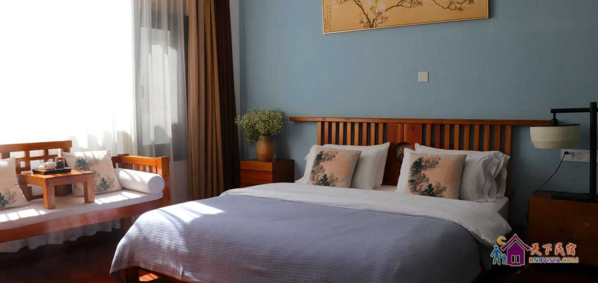 伍月温馨大床房