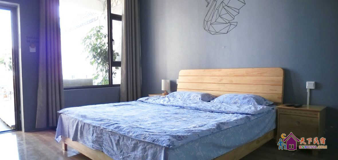 蓝色主题大床房