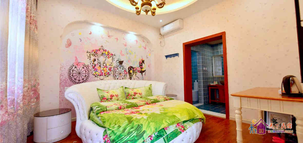 梦幻马车圆床房