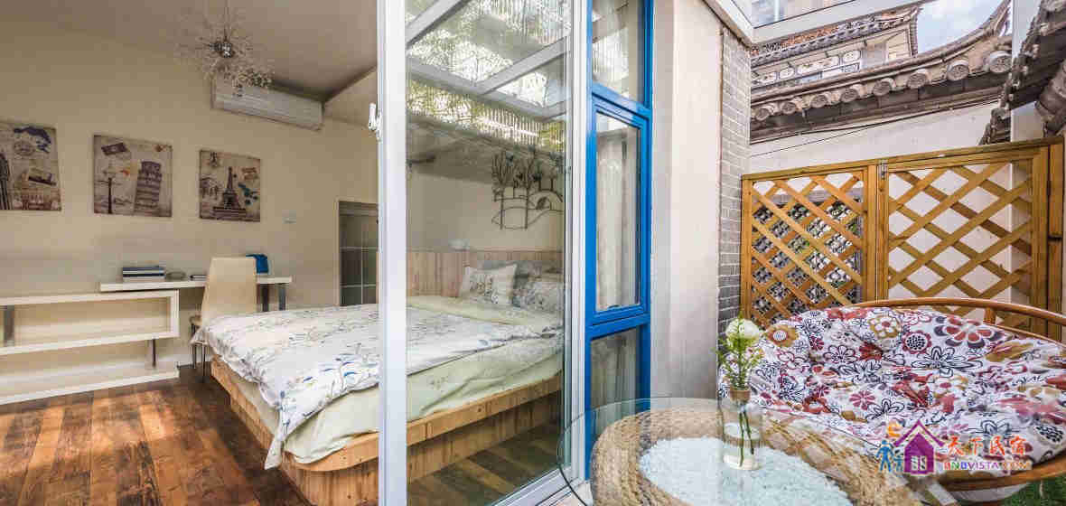 特洛伊庭院大床房