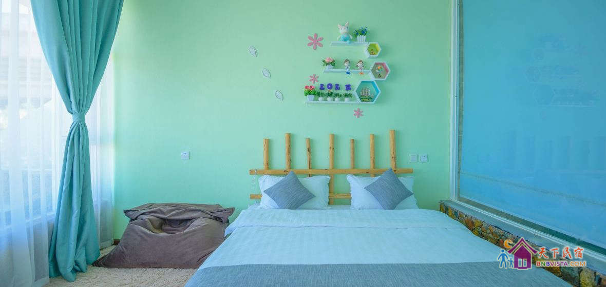 侧面观景大床房