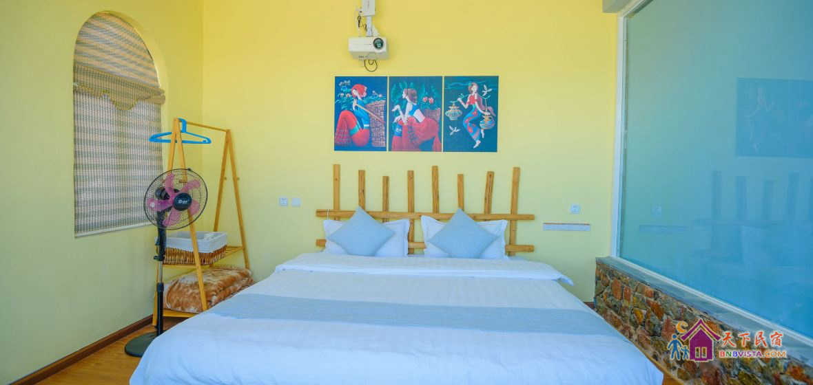 正面观海大床房