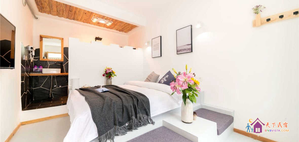 纯白温馨大床房