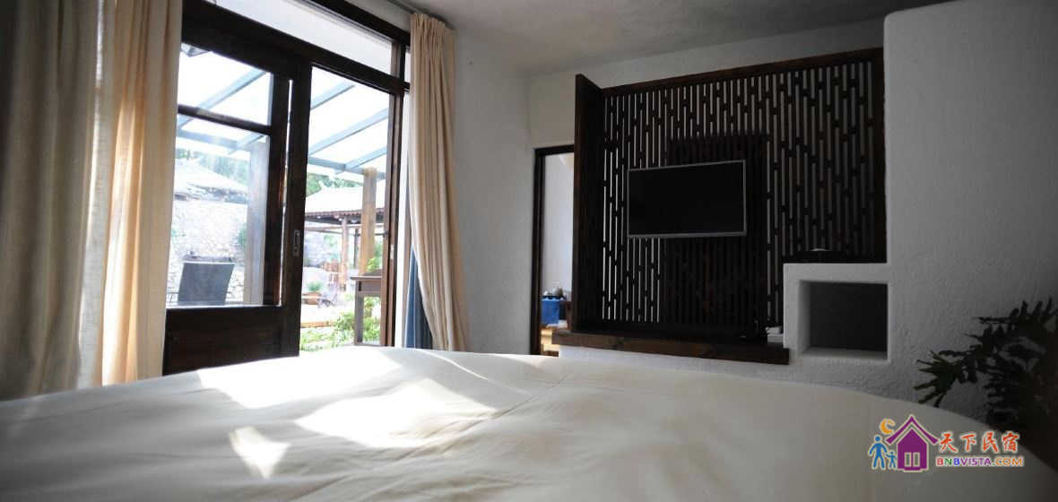 阳光花园大床房