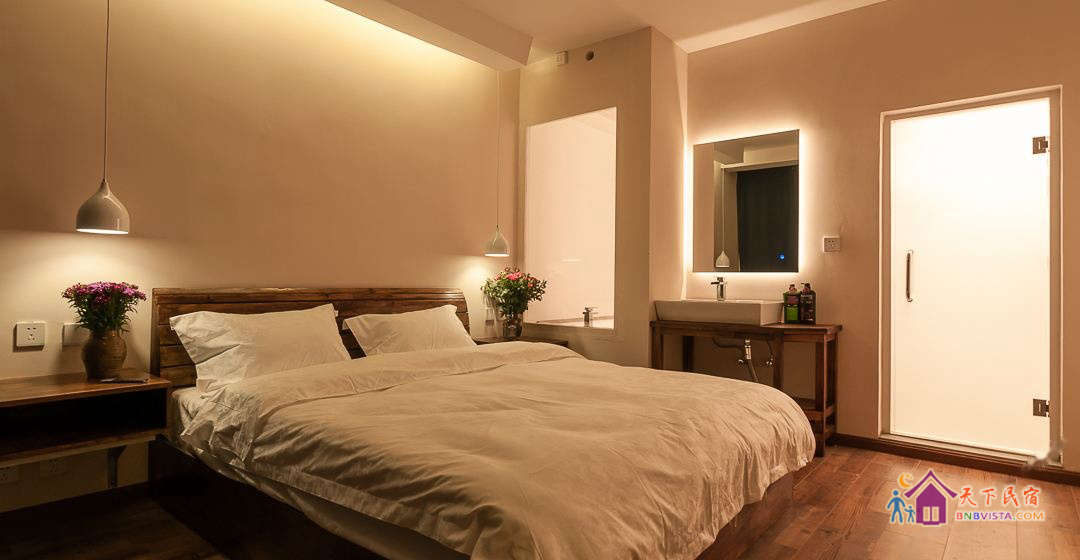 二层园景浴缸大床房202