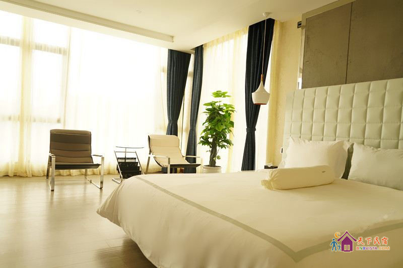 侧海景豪华套房