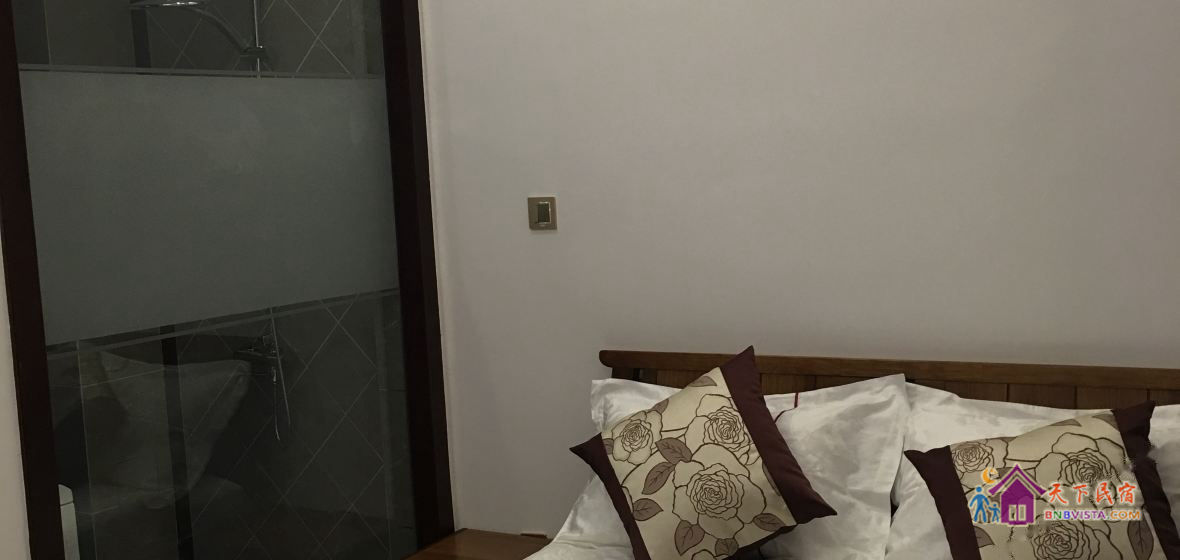 朝阳温馨山景大床房