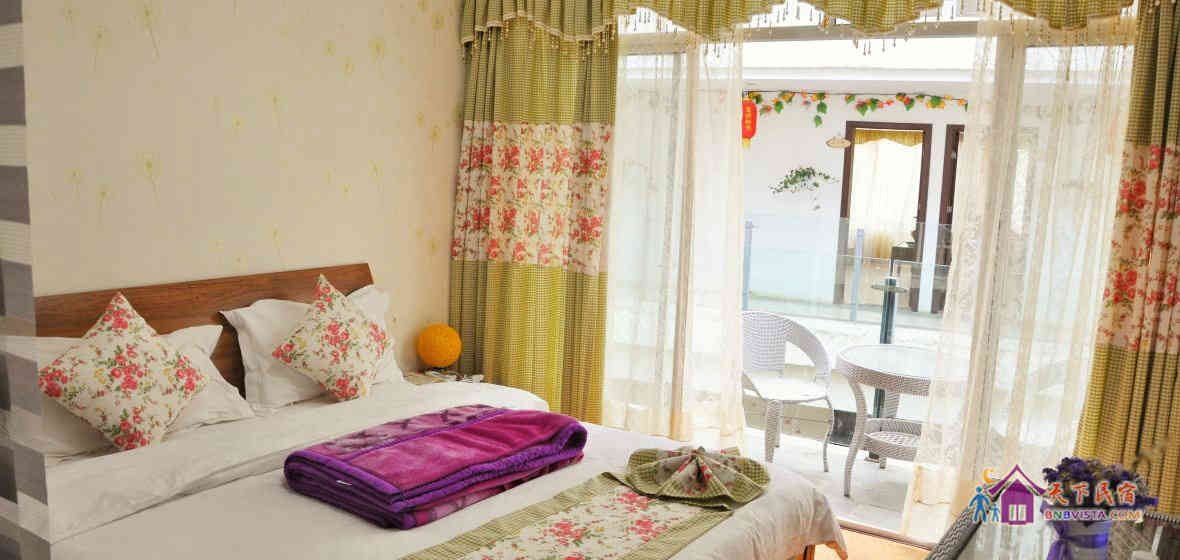 庭院阳台大床房