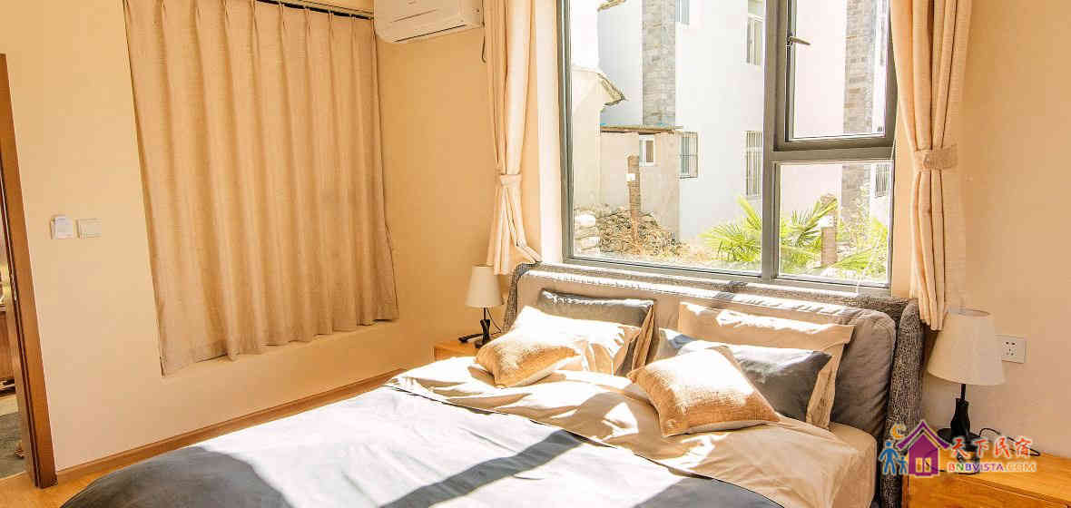 豪华景观温馨大床房