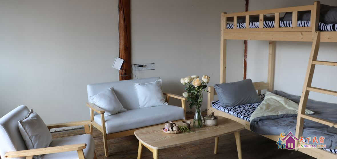 四人女生床位房