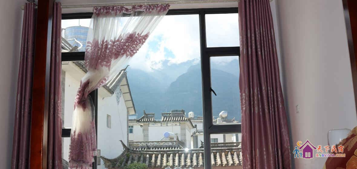 阳光榻榻米大床房