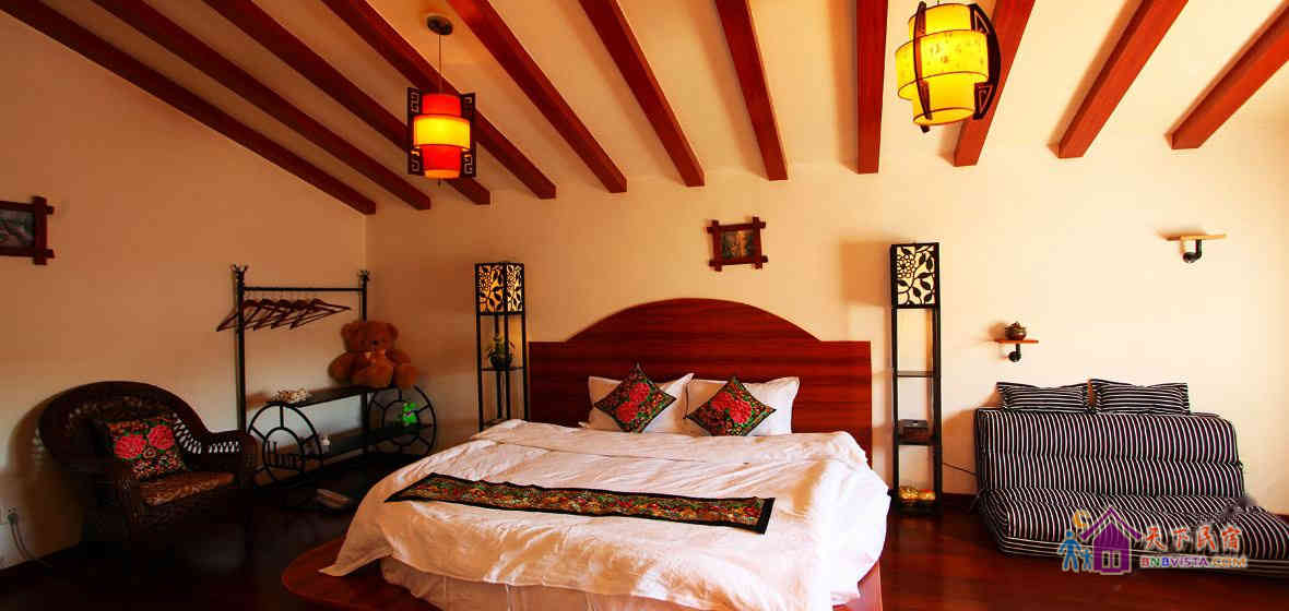 至尊榻榻米圆床房