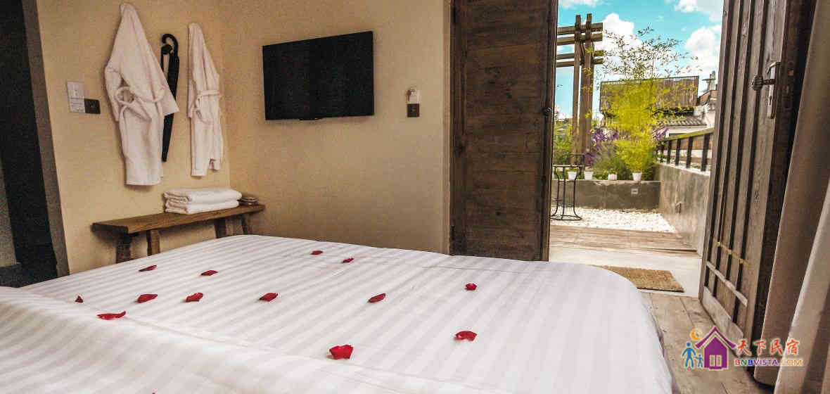 物喜三楼花园带露台大床房